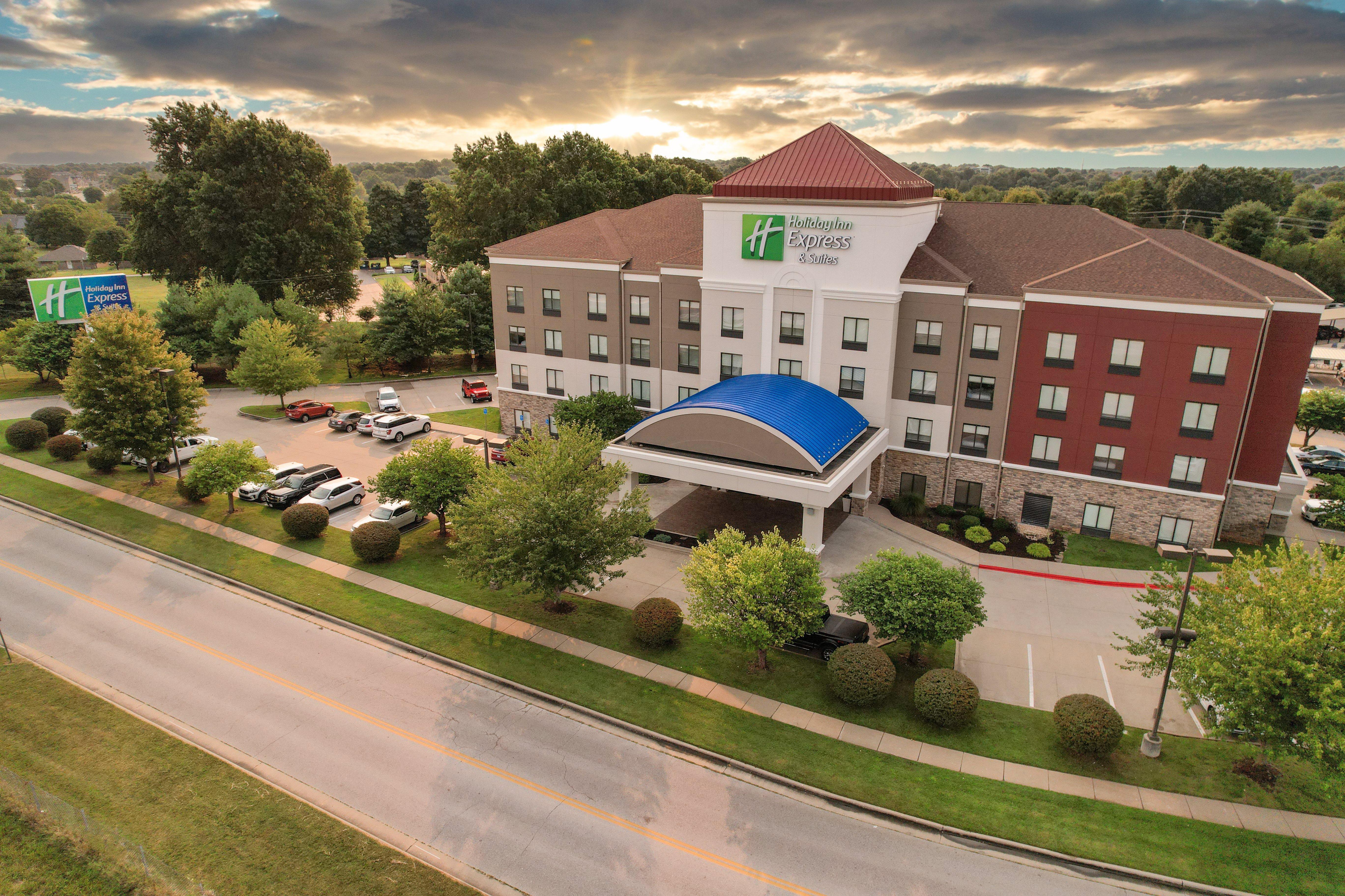 Holiday Inn Express And Suites Springfield Medical District By Ihg Extérieur photo