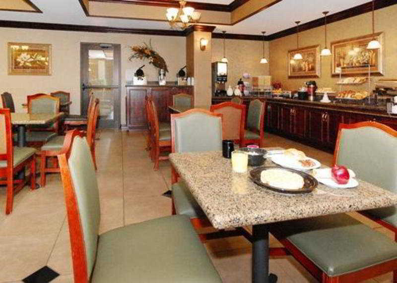 Holiday Inn Express And Suites Springfield Medical District By Ihg Restaurant photo